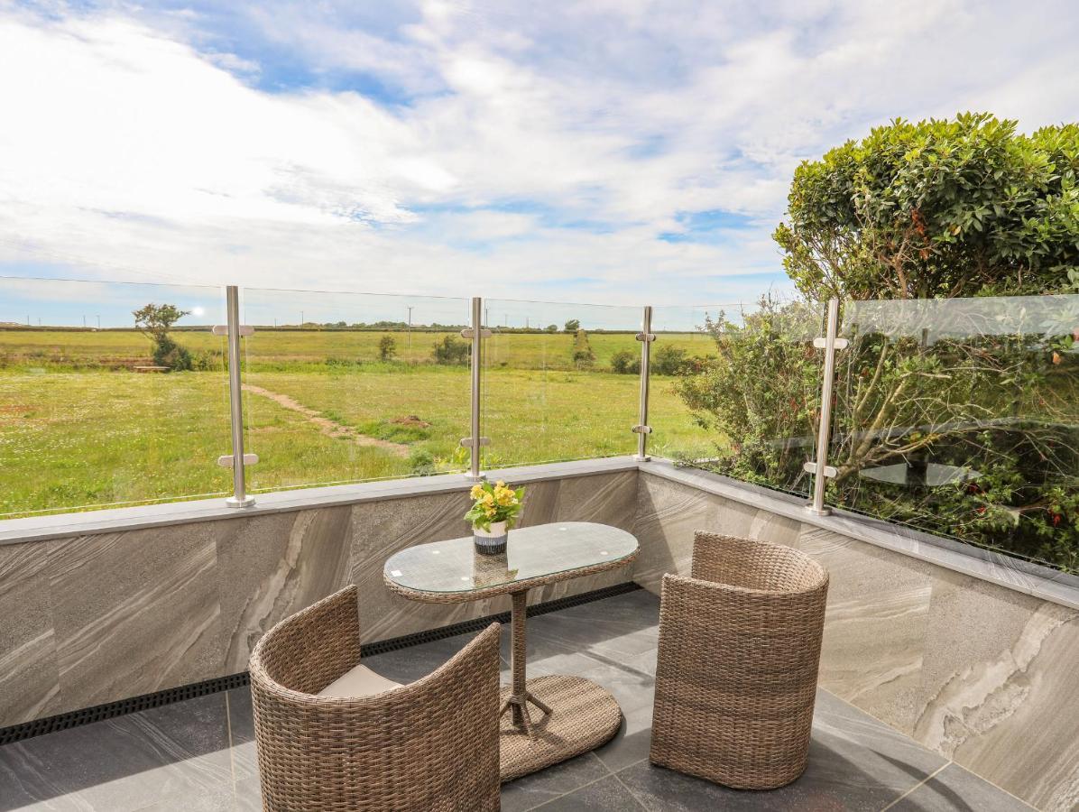 Caban Cariad Holyhead Luaran gambar