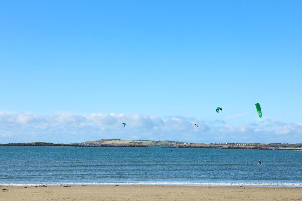 Caban Cariad Holyhead Luaran gambar